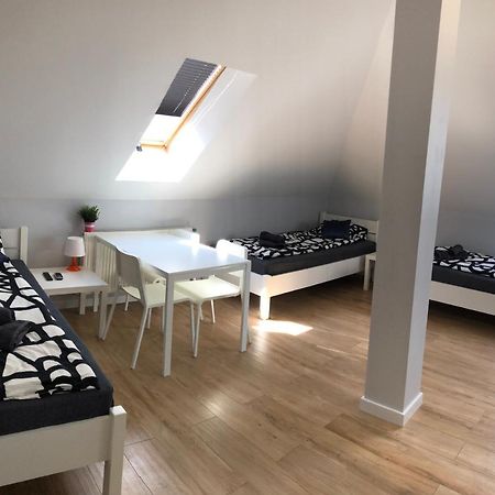 Klimatyzowane Apartamenty I Pokoje Przy Targach Kielce Exterior foto