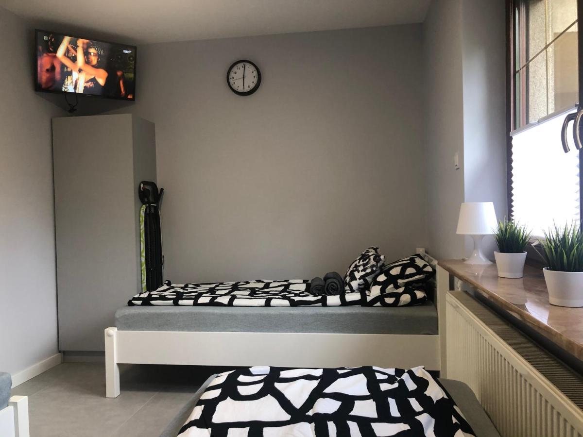 Klimatyzowane Apartamenty I Pokoje Przy Targach Kielce Exterior foto