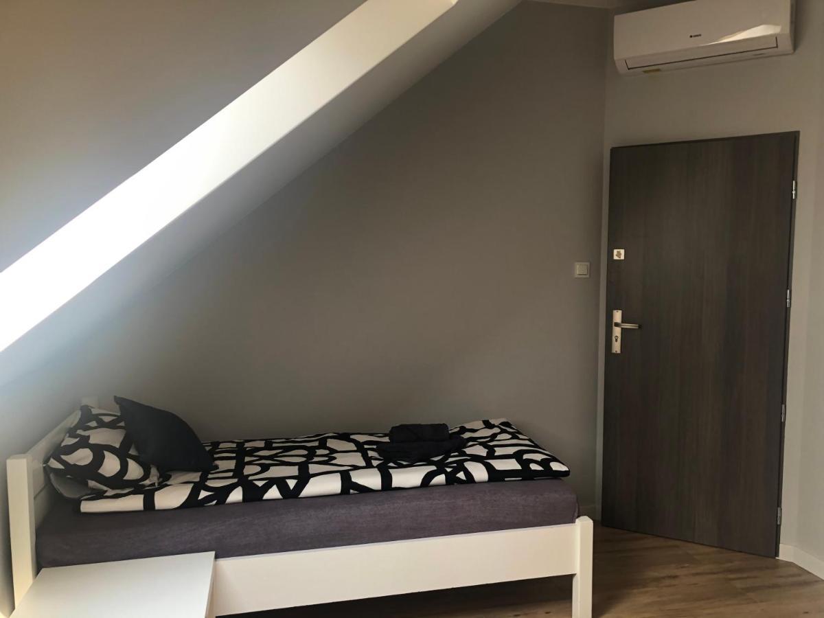 Klimatyzowane Apartamenty I Pokoje Przy Targach Kielce Exterior foto