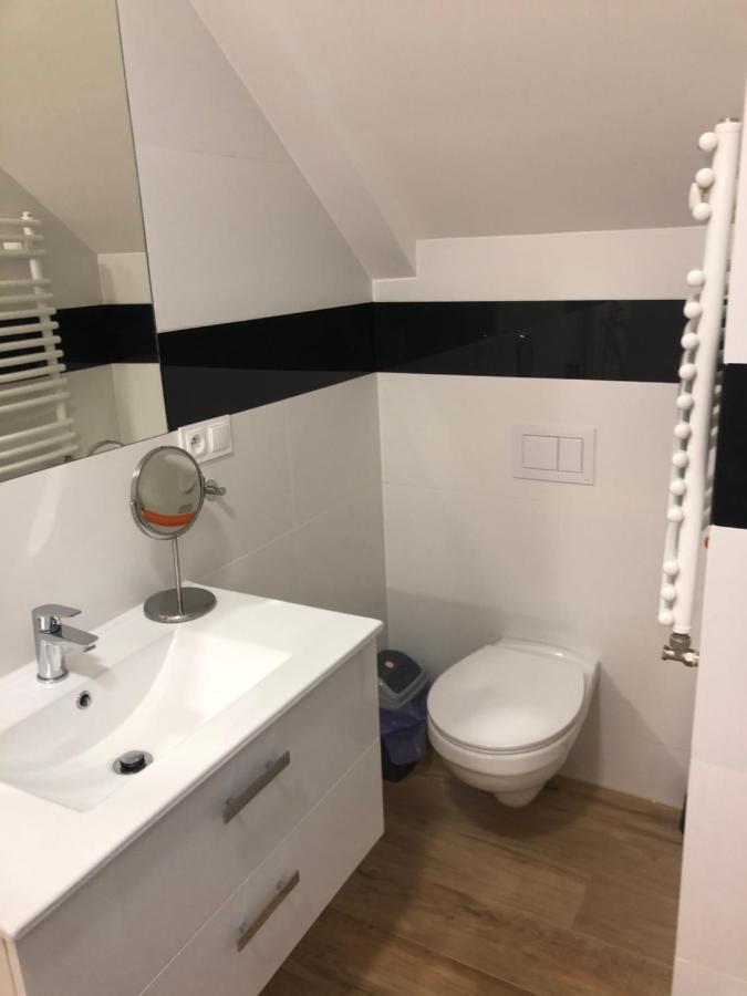 Klimatyzowane Apartamenty I Pokoje Przy Targach Kielce Exterior foto